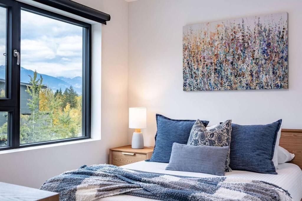 Bluebird Daze By Revelstoke Vacations Apartment Luaran gambar