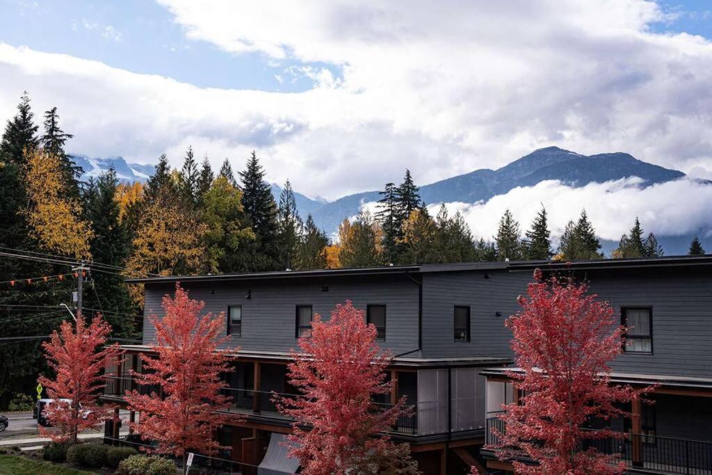Bluebird Daze By Revelstoke Vacations Apartment Luaran gambar