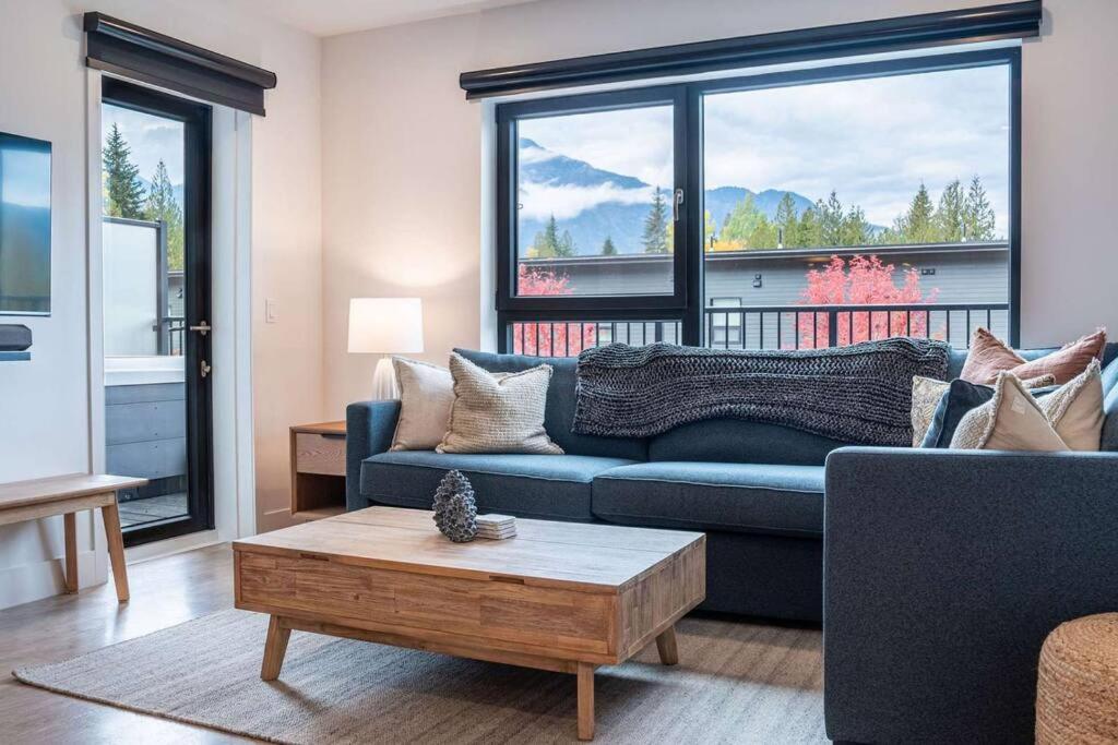 Bluebird Daze By Revelstoke Vacations Apartment Luaran gambar