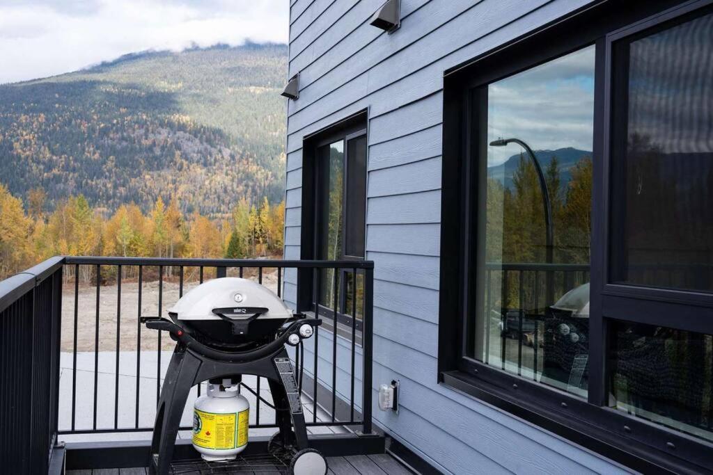 Bluebird Daze By Revelstoke Vacations Apartment Luaran gambar
