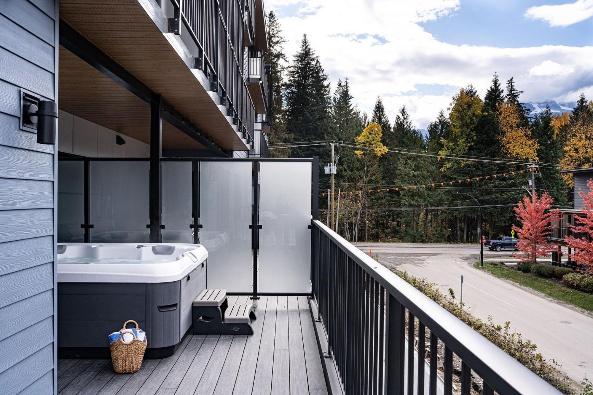 Bluebird Daze By Revelstoke Vacations Apartment Luaran gambar