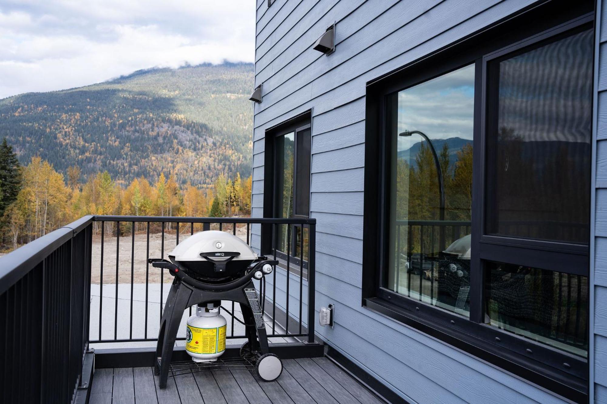 Bluebird Daze By Revelstoke Vacations Apartment Luaran gambar