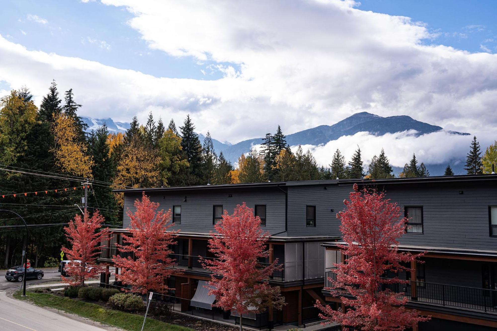 Bluebird Daze By Revelstoke Vacations Apartment Luaran gambar