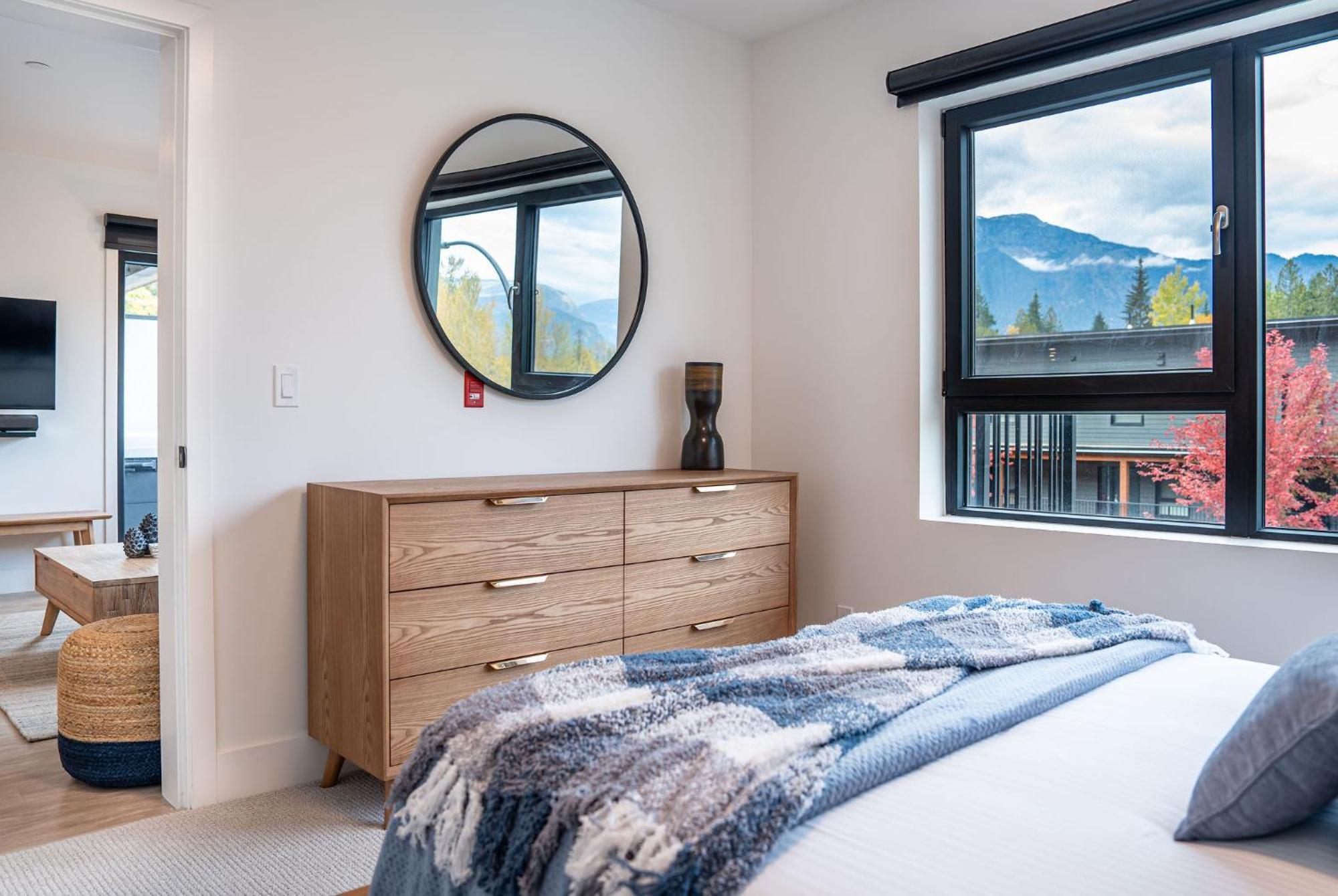 Bluebird Daze By Revelstoke Vacations Apartment Luaran gambar
